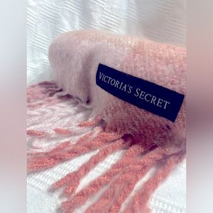 Victoria secret scarf 🧣 NWT